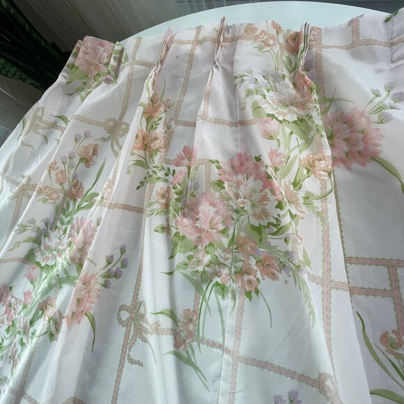 Vintage 80s pleated curtain, pastel pink green floral bouquet, single panel - Picture 5 of 10